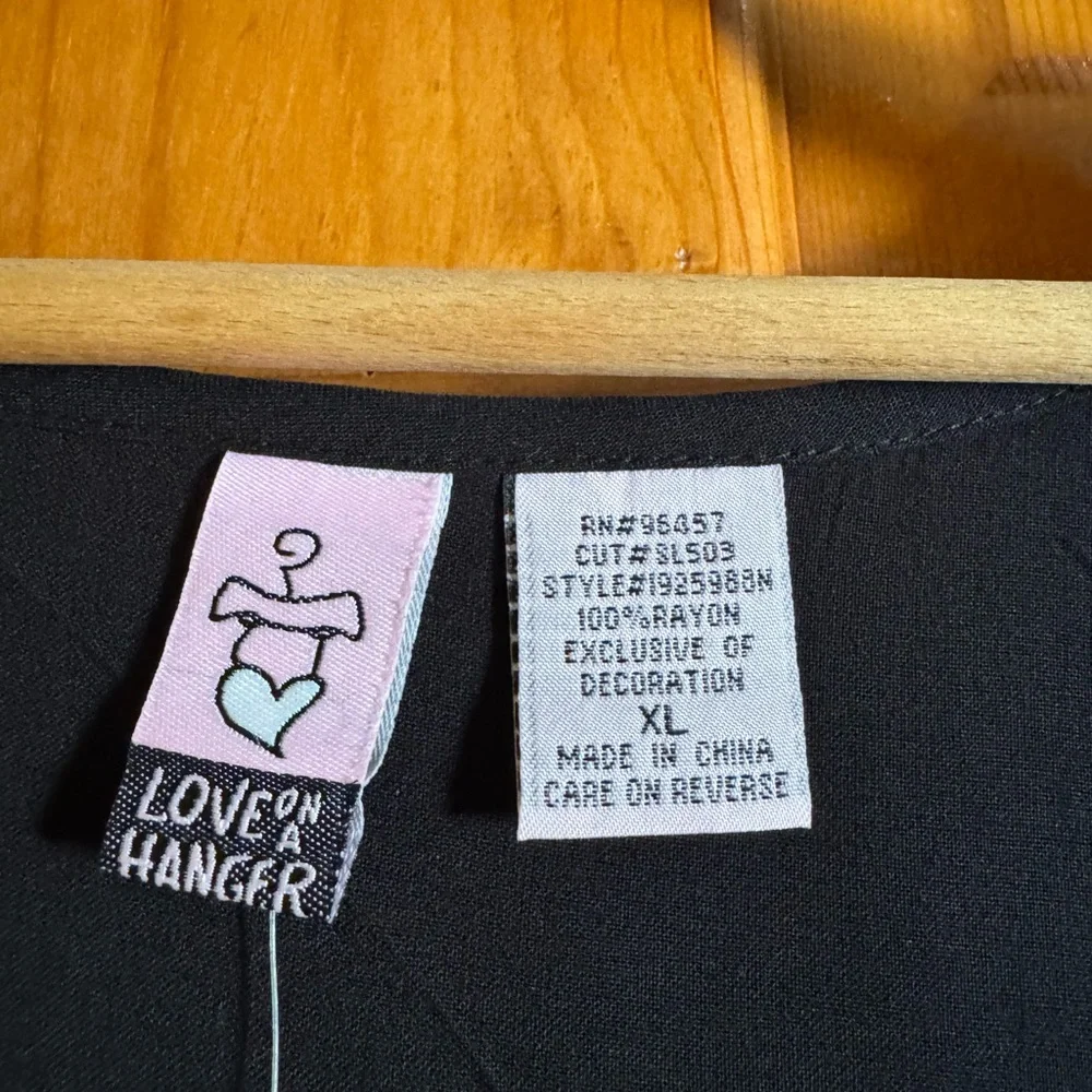 Love On A Hanger Black Embroidered Tank Top Size XL BNWT - Picture 2 of 4